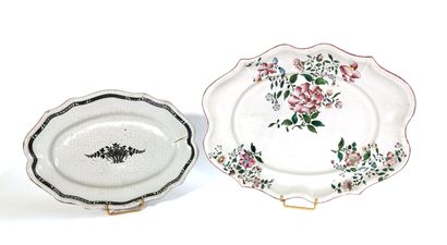 null Two earthenware dishes with floral decoration

L. 37,5 and 4,5 cm