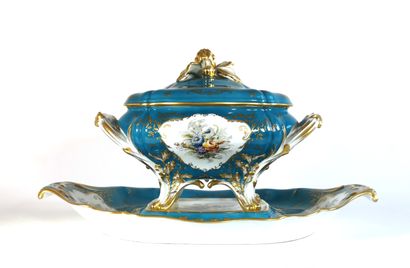 null Soup tureen and its tray in polychrome porcelain of rocaille style with decoration...