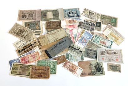 null Collection of banknotes, mostly German or Yugoslav

Sixty-one coins

Worn



Four...