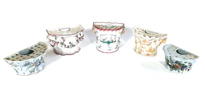 null VARIOUS FAIRWARE CENTERS, 18th - 19th century

Five earthenware bouquetières...