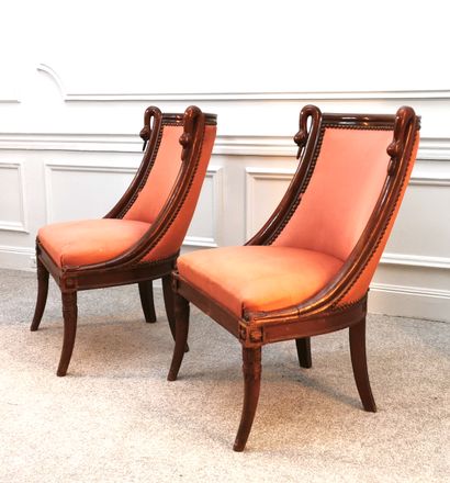 null Pair of mahogany swan neck low chairs

Empire style

H. 67 x W. 46 x D. 50 cm

Small...