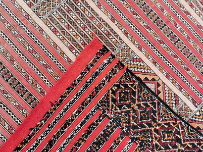 null Big Moroccan Kilim around 1960.

Technical characteristics : Needlework, tapestry...