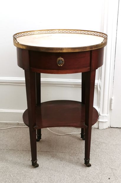 null Small mahogany veneered pedestal table with openwork gallery and marble top

Louis...