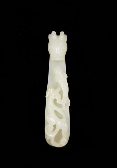 null CHINE, Dynastie Qing

Boucle de ceinture en jade sculpté d'une figure de chilong...
