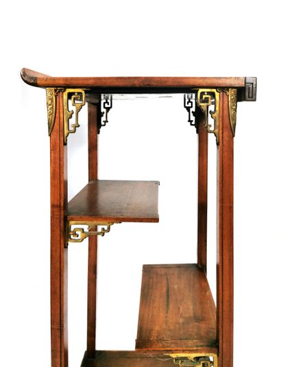 null In the taste of Gabriel VIARDOT (1830-1904)

Chinese-Japanese" style mahogany...