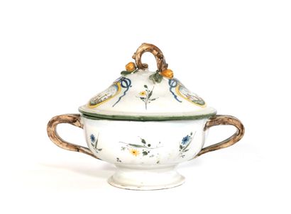 null MOUSTIERS, late 18th - early 19th century 

Earthenware bouillon on pedestal...