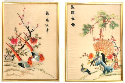 null INDOCHINA, circa 1940

Pair of framed silk embroideries with birds on a tree

54,5...