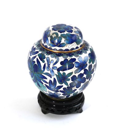 null CHINA

Covered pot in cloisonné enamel with floral decoration

Carved wooden...