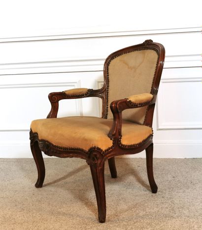 null Pair of Louis XVI style cabriolets and medallion back armchairs

H. 87,5 x W....