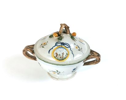 null MOUSTIERS, late 18th - early 19th century 

Earthenware bouillon on pedestal...