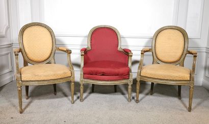 null Pair of Louis XVI style cabriolets and medallion back armchairs

H. 87,5 x W....
