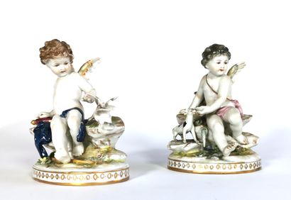 null Two porcelain figurines with polychrome loves

Marks under the bases

H. 13,5...