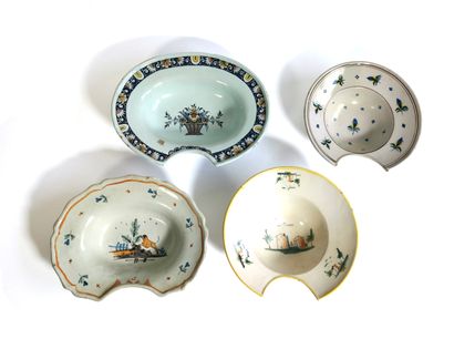 null Four earthenware beard dishes, 19th century

L. between 25,5 and 33 cm

Some...