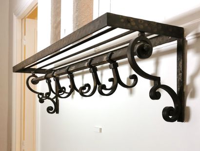 null Two coat hooks with wrought iron hat rack

40's

L. 94 and 102,5 cm

Two wrought...