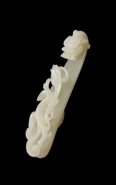 null CHINA, Qing Dynasty

Jade belt buckle carved with an openwork chilong figure

L....