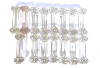 null Twelve crystal knife holders with antique column motifs

L. 9 cm

Three crystal...