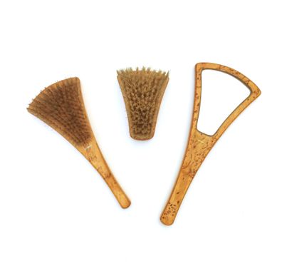 null HERMÈS Paris

Burr wood hairdressing set including two brushes and a hand-held...