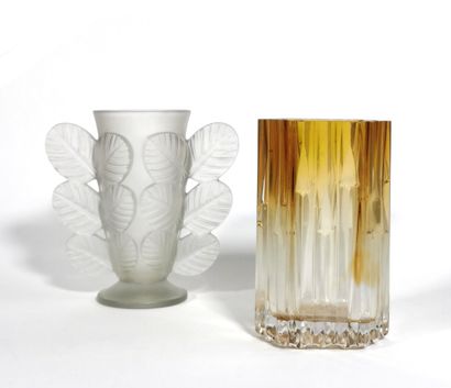 null Crystal vase with two-tone geometric decoration

H. 16.2 cm

Pierre d'Avens,...