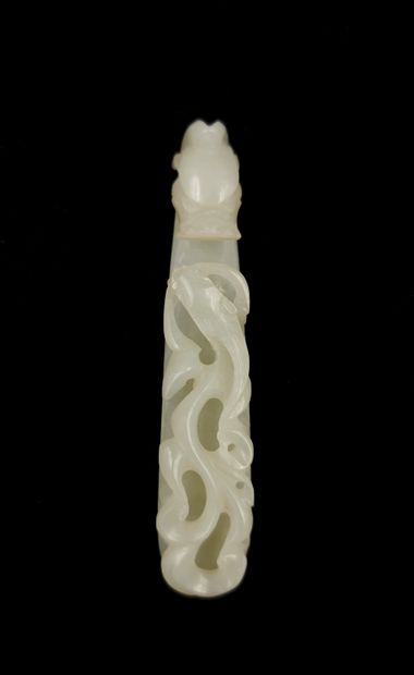 null CHINE, Dynastie Qing

Boucle de ceinture en jade sculpté d'une figure de chilong...