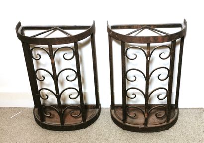 null Two coat hooks with wrought iron hat rack

40's

L. 94 and 102,5 cm

Two wrought...