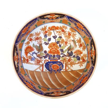 null CHINA

Large porcelain bowl decorated with flowering vases and embranched birds

Mark...