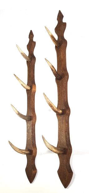 null Natural wood gun rack with four deer antler pegs

H. 72 cm