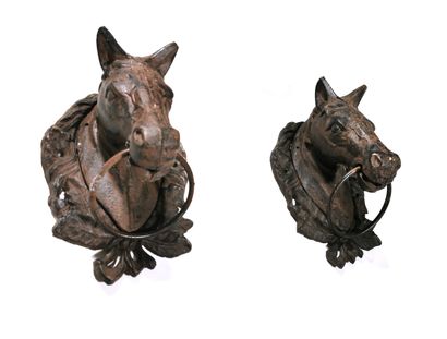 null Paire d’anneau d’applique pour chevaux en fonte de fer à décor de d’équidé

H....
