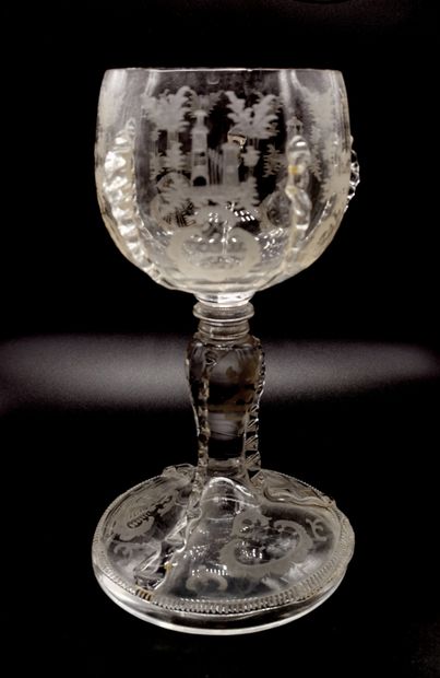 null Ensemble de pièces en cristal comprenant un haut verre à pied à décor cinégétique...