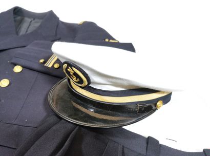 null Costume de la Marine comprenant une casquette (taille 58), une veste et un ...