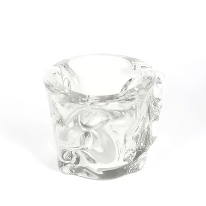 null SCHNEIDER France

Vase en cristal à décor de volutes

Marque gravée

H. 15 ...