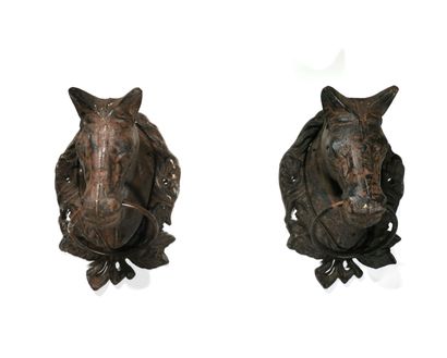 null Paire d’anneau d’applique pour chevaux en fonte de fer à décor de d’équidé

H....
