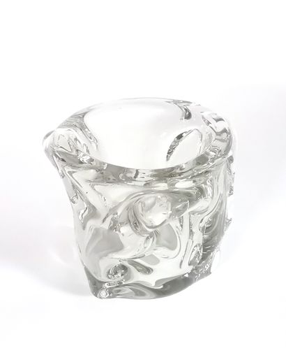 null SCHNEIDER France

Vase en cristal à décor de volutes

Marque gravée

H. 15 ...