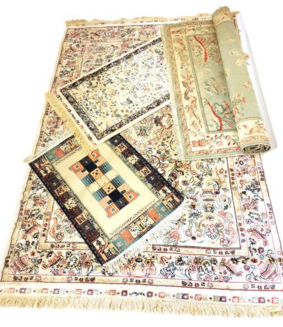 null Ensemble de tapis comprenant un tapis chinois (usures), deux tapis d'orient...