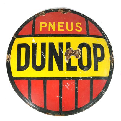 null Plaque émaillée "Pneus DUNLOP" de format circulaire bombé

Diam. 49 cm

Usures,...
