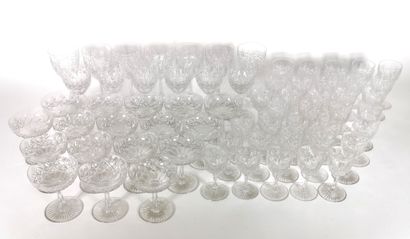 null Partie de service de verre en cristal taillé comprennant treize verres à eau,...