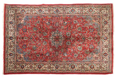 null SAROUK carpet (Iran), mid 20th century

Dimensions : 280 x 185cm.

Technical...