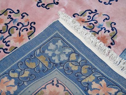 null Large china tien sin

Around 1950

Size : 280 x 186 cm

Wool velvet on cotton...
