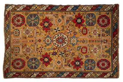 null KOUBA carpet (Caucasus), late 19th century

Dimensions : 168 x 105cm.

Technical...