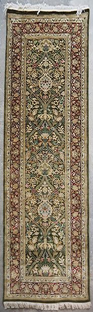 null Punjab Gallery - India 

About 1980

Size : 262 x 78 cm

High quality silky...