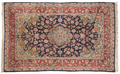 null ISPAHAN carpet (Iran), Shah's era, mid 20th century

Dimensions : 342 x 204cm.

Technical...