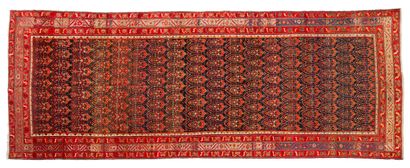 null MELAYER carpet (Persia), late 19th century

Dimensions : 482 x 203cm.

Technical...