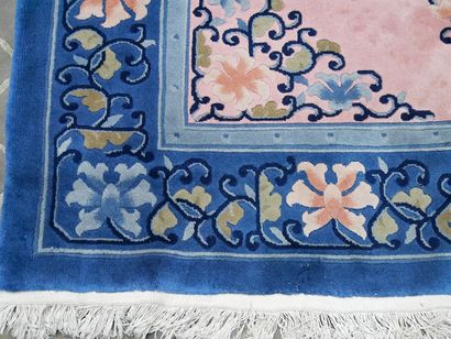 null Large china tien sin

Around 1950

Size : 280 x 186 cm

Wool velvet on cotton...