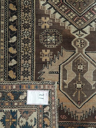 null Chirvan - Caucasus 

Early 20th century

Dimensions : 194 x 118 cm

Technical...