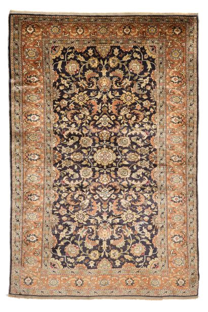 null Silk Caesarea carpet (Asia Minor), 1st third of the 20th century

Dimensions...