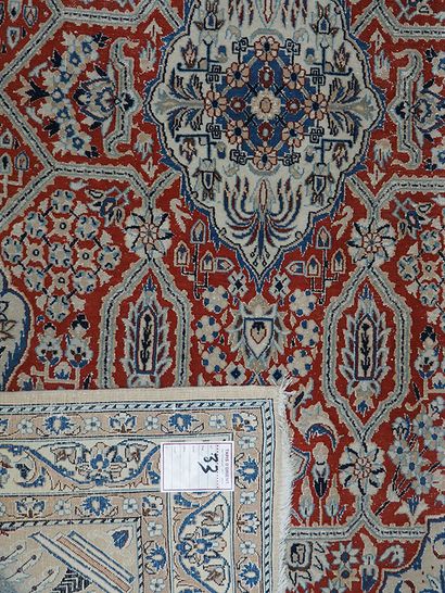 null Fin Naïn - Iran

Circa 1975

Size : 187 x 117 cm

Velvet in silky wool of quality,...