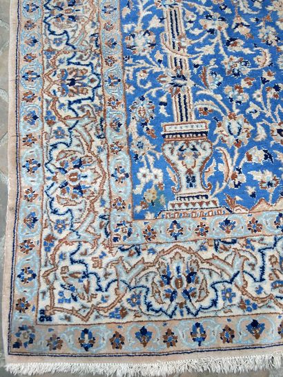 null Large, fine and original Dwarf - Iran

Shah era, circa 1965

Prayer rug

Dimensions...