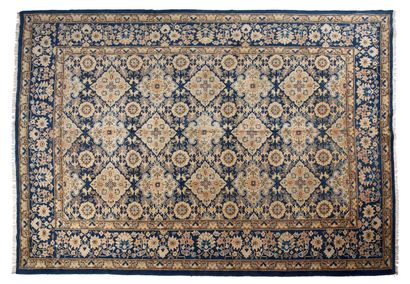 null YARKAND carpet (Central Asia), late 19th century

Dimensions : 310 x 225cm.

Technical...