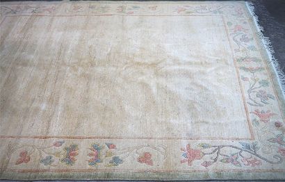 Large Nepalese carpet 
Circa 1980 
Size :...