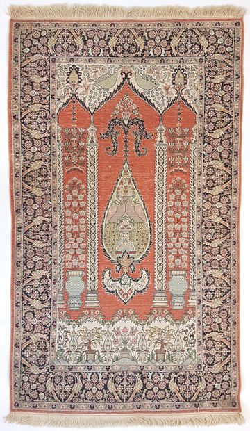 null Fine Kashmir silk carpet (India), circa 1975/80

Prayer rug

Size : 160 x 93...