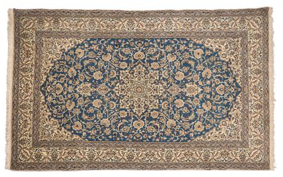 null Silk inlaid NAÏN carpet (Iran), Shah's era, mid 20th century

Dimensions : 285...